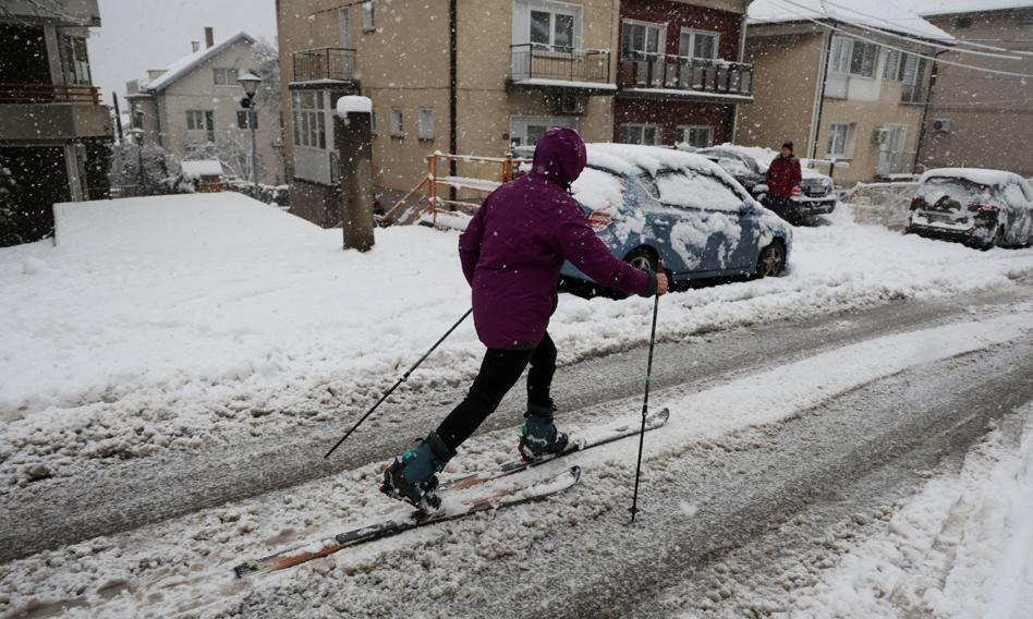 Marznący deszcz i śnieg paraliżują Bałkany. "Nigdy nie widzieli czegoś takiego"