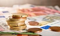 Taniejąca ropa umacnia złotego. Kurs euro zmierza ku lokalnym minimum