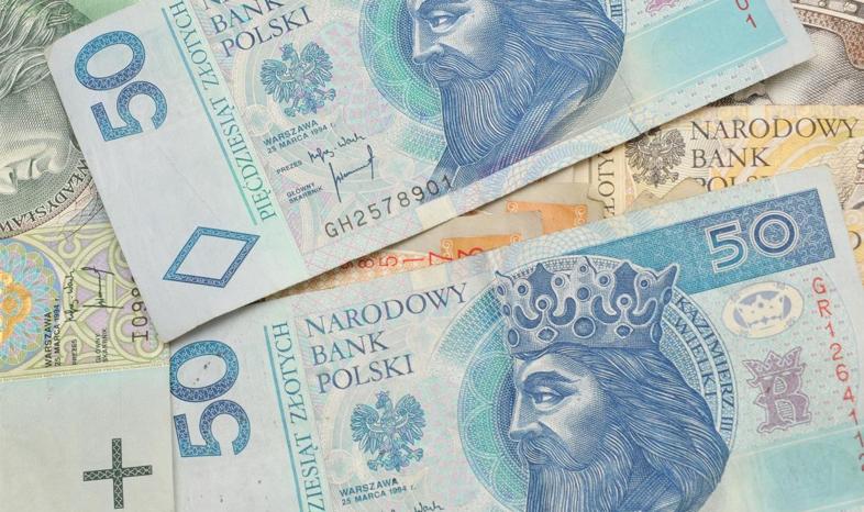 W poniedziałek złoty trochę silniejszy