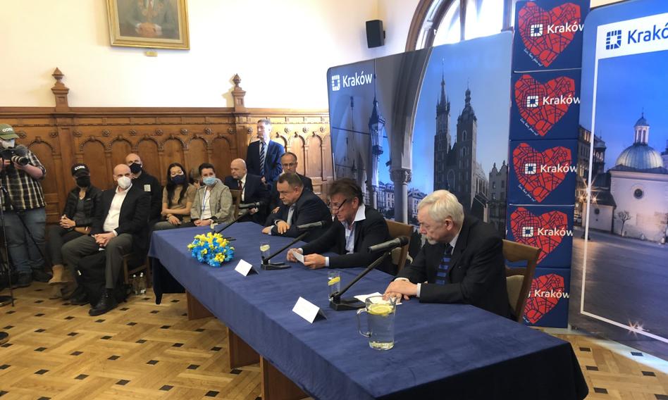 Sean Penn podpisał umowę z miastem Kraków ws. pomocy uchodźcom