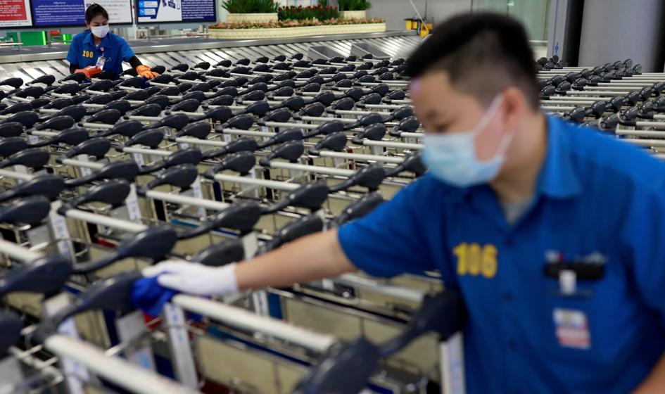Chiny odwołały 1,5 tysiąca lotów z powodu powrotu koronawirusa