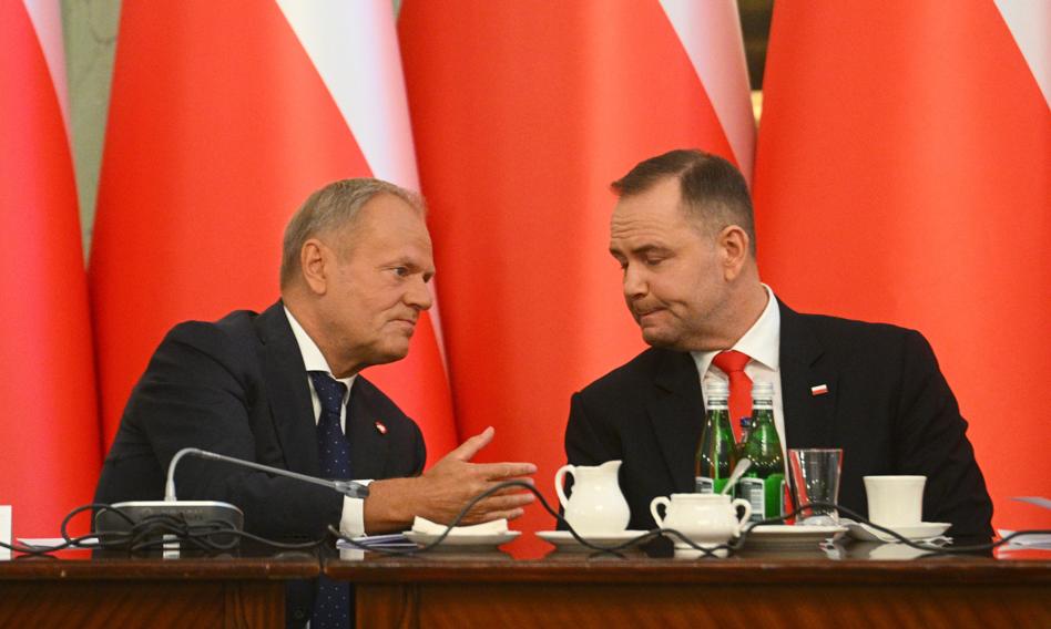 Polacy rozczarowani współpracą Nawrocki-Tusk. Fatalny sondaż