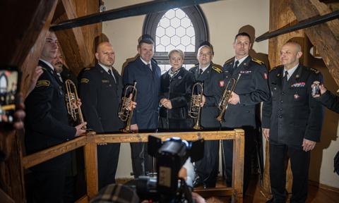 Hejnaliści z wieży mariackiej mają nowe trąbki. Osiem nowych instrumentów za 150 tys. zł
