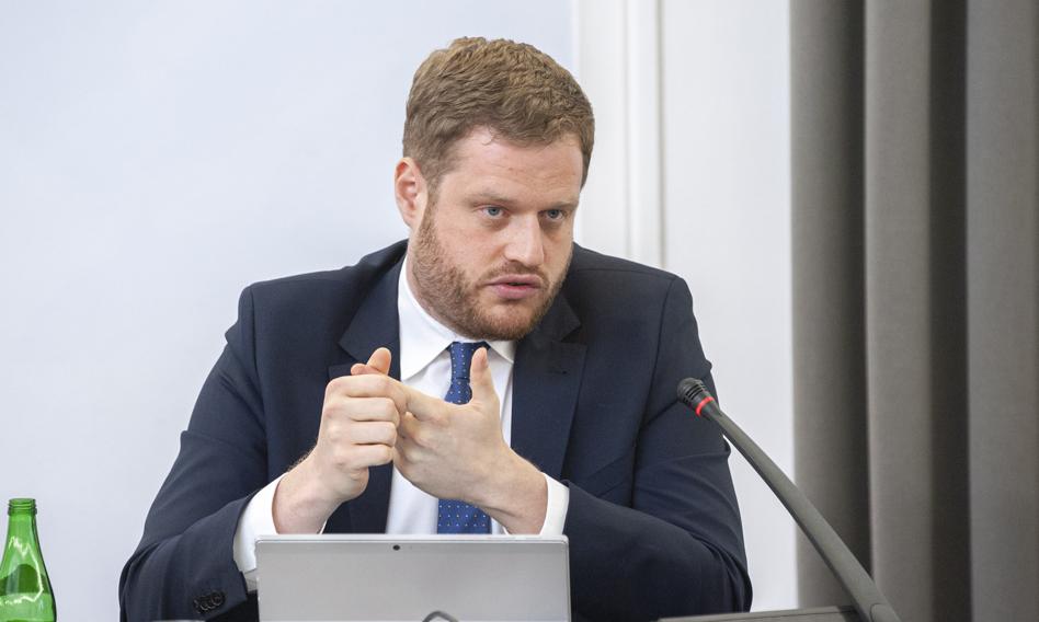 Cieszyński: Dezinformacja w sieci kosztuje życie