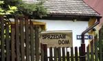 Przestali spłacać kredyt, komornik wystawił dom na sprzedaż. Prokuratura chce wstrzymania licytacji