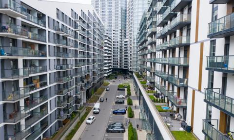 Biejat: Mieszkania na wynajem w Warszawie powinny być co najmniej o połowę tańsze