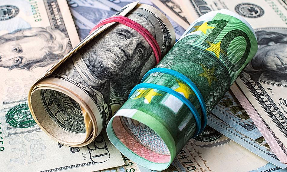 Dolar najtańszy od wybuchu wojny na Ukrainie. Frank na granicy konsolidacji