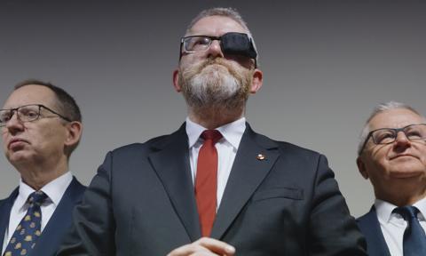 KO ucieka PiS-owi, a Konfederacja z Braunem depczą po piętach