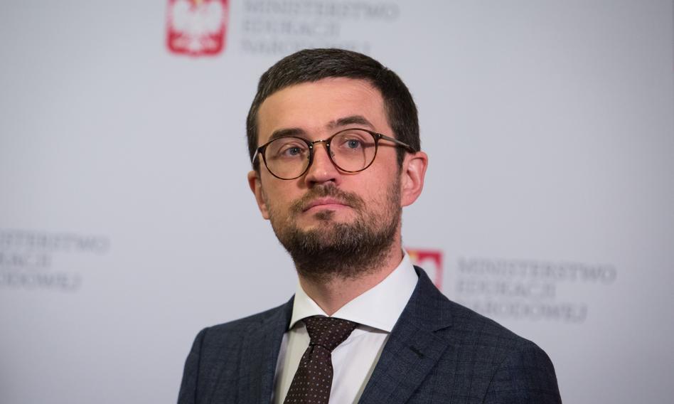 Dyrektor CKE: egzaminy dla uchodźców na polskich zasadach