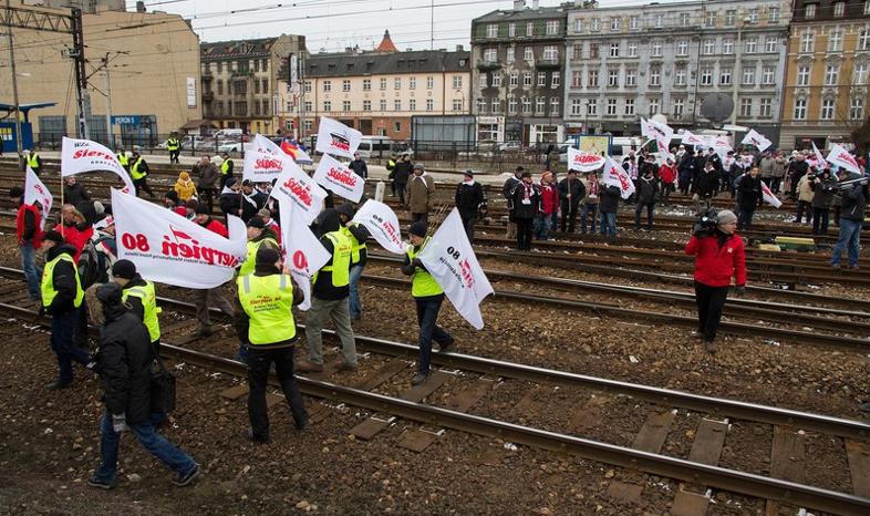 Marszałkowie podpisują umowy z Przewozami Regionalnymi. Strajku nie będzie?