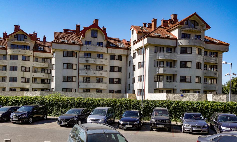 Domiar na inwestycyjne pustostany. Partia Razem rozpoczęła zbiórkę podpisów