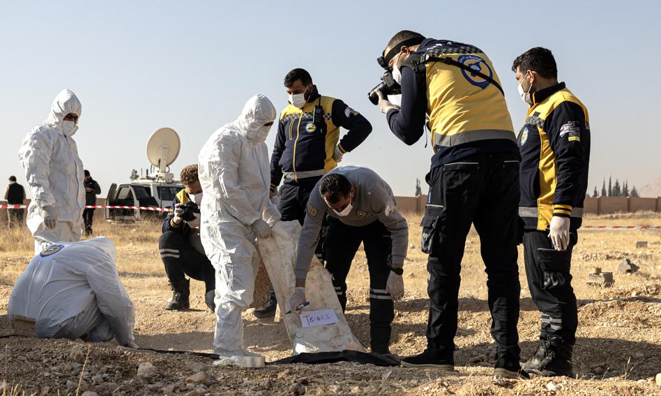 Syria okrywa masowe groby. W jednym ponad 100 tys. ofiar Assada