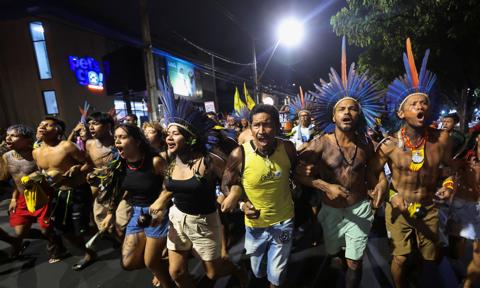 "Nasza ziemia nie jest na sprzedaż". COP30 w chaosie