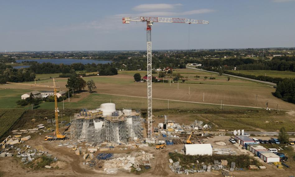 Walcownia Dziedzice zwalnia 200 pracowników, Karkosik buduje 55-metrowy pomnik Matki Boskiej