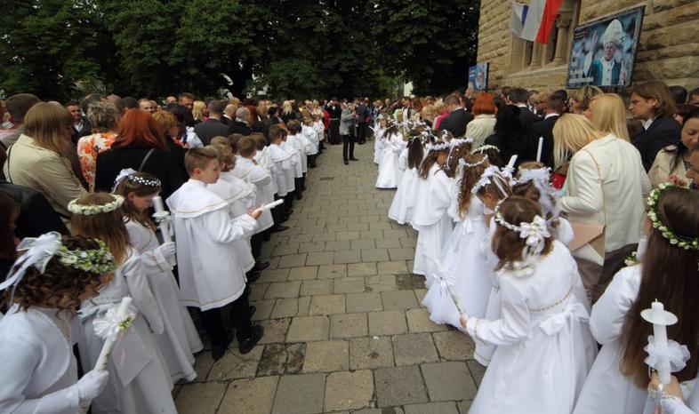 Pieniądze prezentem na komunię - jak wydają je dzieci?