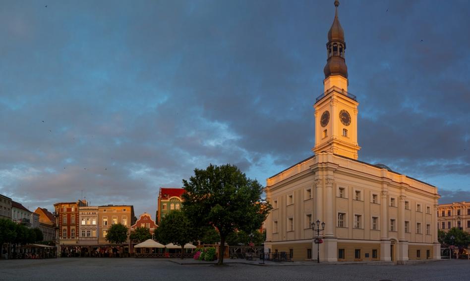 35-godzinny tydzień pracy dla urzędników miejskich. Leszno wprowadza pilotaż