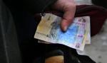 Rosjanie zrzucili w Ukrainie fałszywe banknoty niebezpiecznym kodem QR