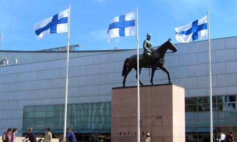 Finlandia przestaje drukować paszporty. Ich produkcję przenoszą do Polski