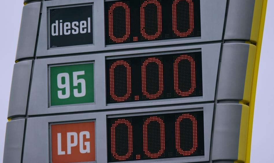 Ceny maksymalne. Czy państwo powinno wpływać na ceny paliw? Większość Polaków za