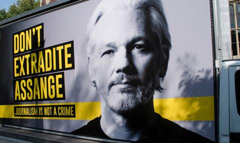 Założyciel WikiLeaks Julian Assange wrócił do ojczyzny