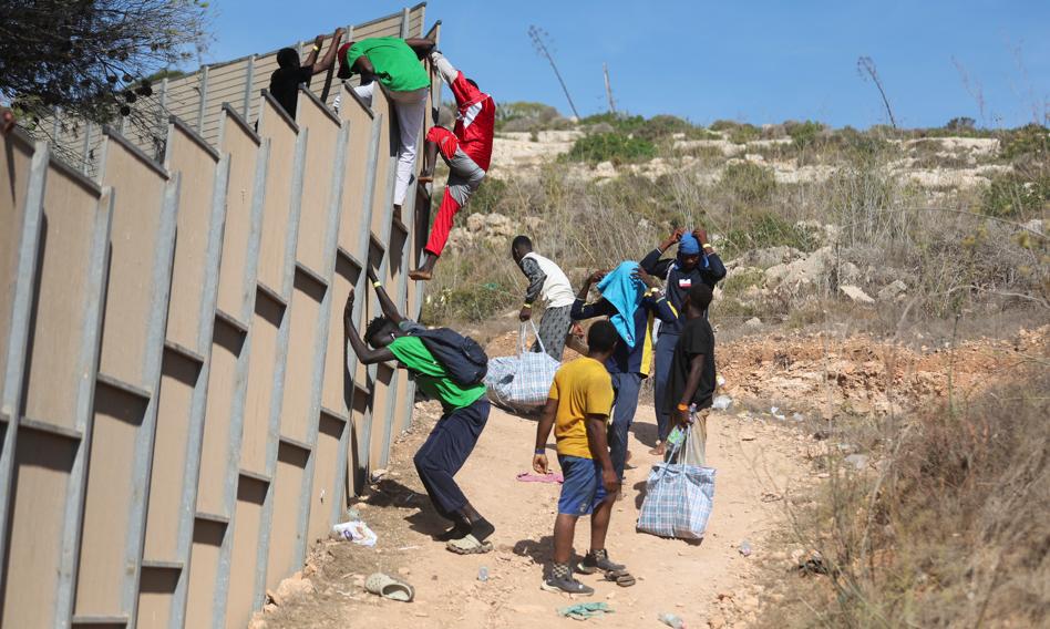 Cały świat zmaga się z problemem migracji. UE nie zaostrzyła podejścia tak bardzo jak Trump