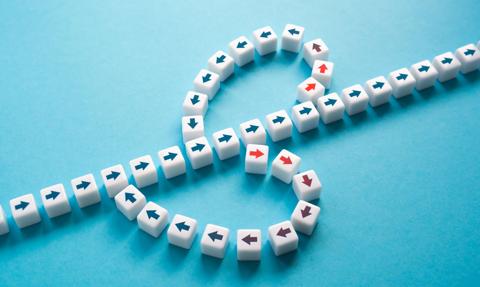 Powrót do przeszłości na lokatach. Banki tną procenty do poziomów z 2022 roku