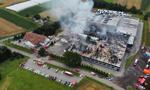 Mimo pożaru fabryki producent paluszków zadbał o załogę. Teraz klienci chcą mu pomóc 