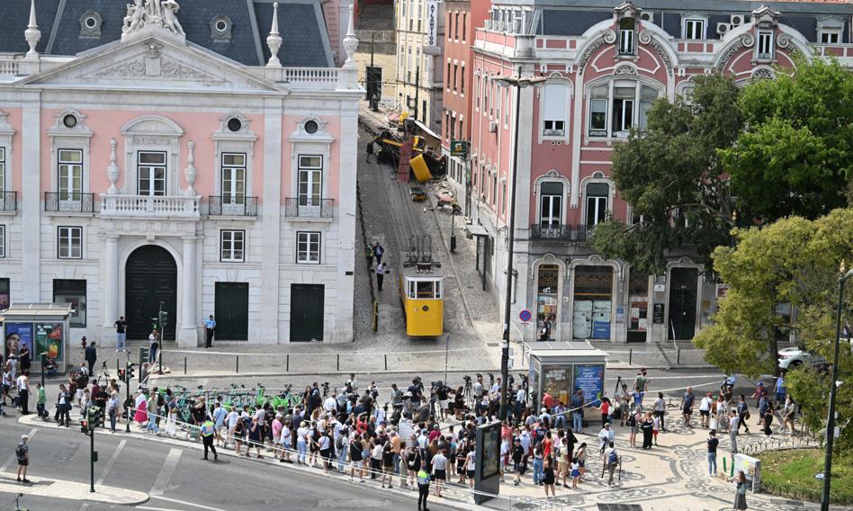 Wypadek kolejki w Portugalii. "Gloria w monecie zderzenia pędziła 60 km/h"