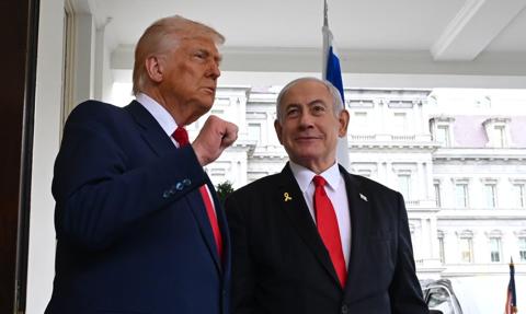  Trump tańczy tak, jak mu zagra Netanjahu
