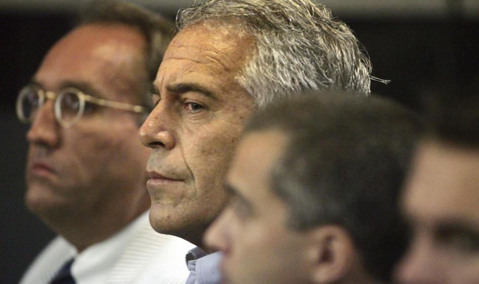 Lista Epsteina jawna. Sąd opublikował setki stron dokumentów z pozwu