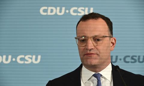 Sam tego zakazywał, a teraz sam skorzystał. Głośne odejście ze szczytów Bundestagu