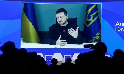 Prezydent Zełenski na Forum w Davos: Świat musi działać szybciej niż Rosja