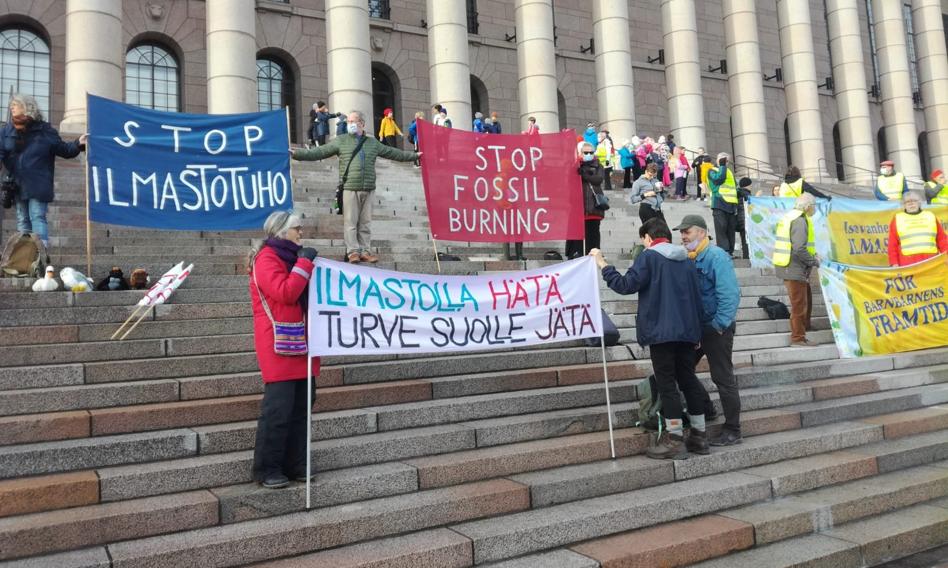 Fińscy producenci torfu blokują centrum Helsinek w proteście przeciw polityce rządu