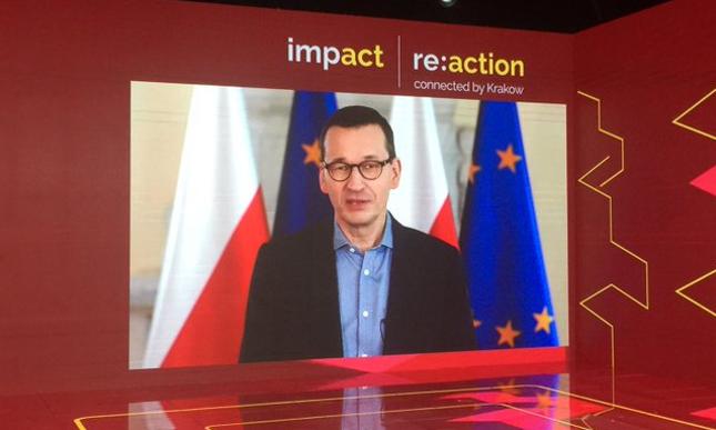 Premier chwali się tarczą antykryzysową.