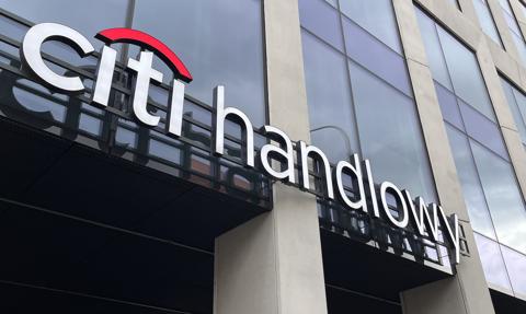 B.Handlowy nie spodziewa się, że rezerwy w bankowości instytucjonalnej będą nadal tak wysokie