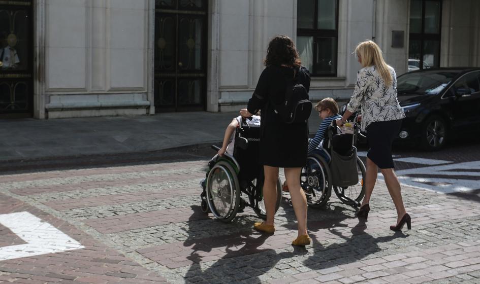Lewica chce, aby rodzice mogli pracować i otrzymywać jednocześnie świadczenie pielęgnacyjne
