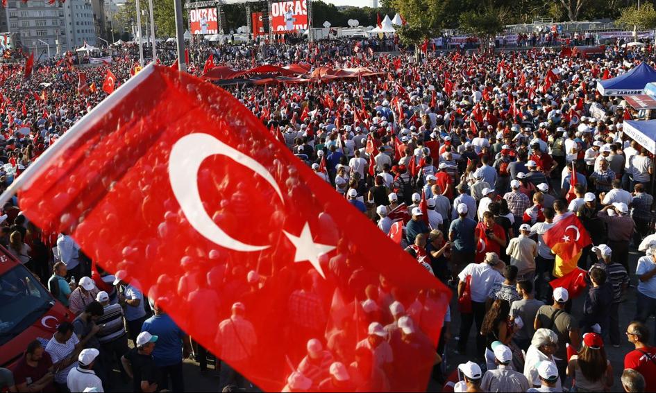 Setki tysięcy ludzi demonstrowały na placu Taksim w Stambule