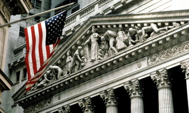 Na Wall Street przewaga spadków, bo Fed nie jest gotów do cięcia stóp