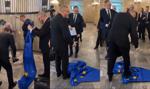 Grzegorz Braun podepta艂 unijn膮 flag臋 w Ministerstwie Przemys艂u. Resort zawiadomi艂 s艂u偶by
