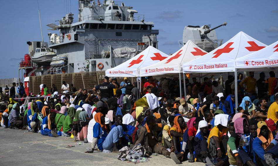 7 razy drożej niż na Sycylii. Włoskie ośrodki dla migrantów w Albanii to "nieludzki i nieskuteczny środek"
