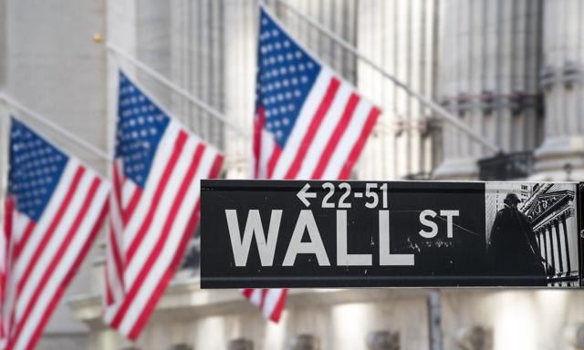 Na Wall Street przewaga niewielkich spadków. Inwestorzy zapatrzeni na Bliski Wschód i Powella