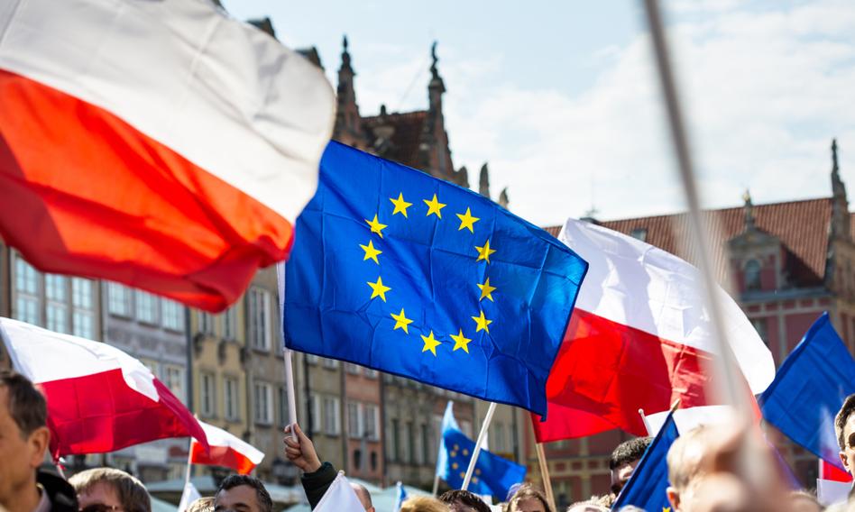 Większość Polaków dostrzega korzyści członkostwa Polski w UE