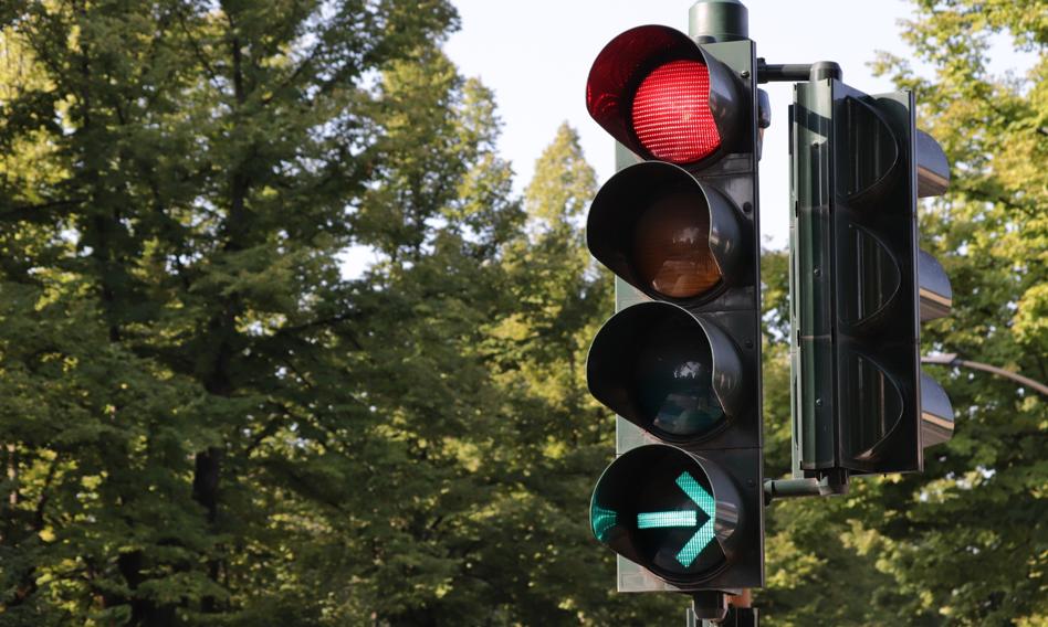 Nie zatrzymałeś się na zielonej strzałce i dostałeś mandat? RPO spieszy na ratunek