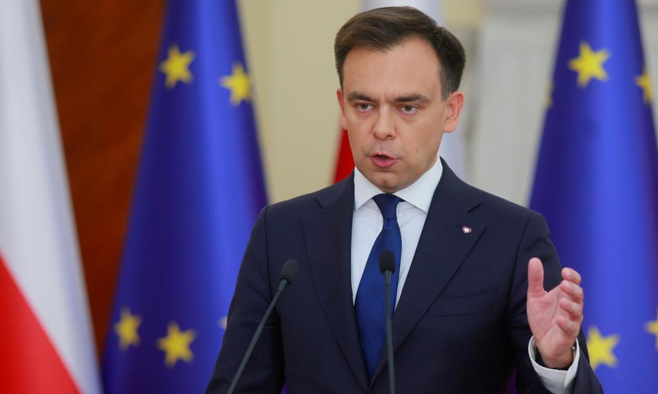 Paliwo jest dostępne, rafinerie pracują. Domański: Nie ma powodów do paniki