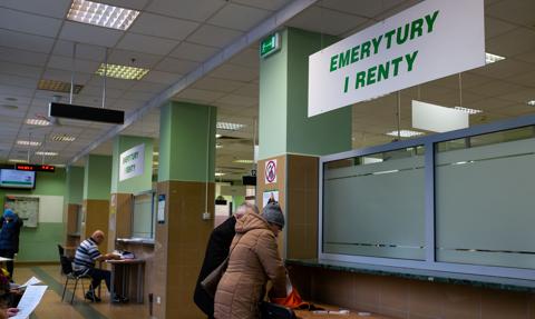 Średnio o 350 zł więcej co miesiąc. Ponad milion Polaków ma więcej w portfelach