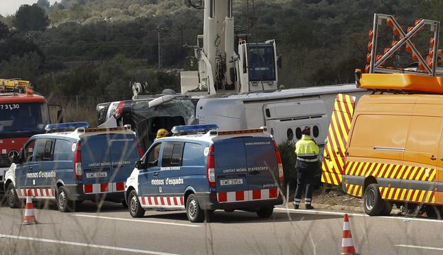 Hiszpania: 14 zabitych, 43 rannych w wypadku autokaru ze studentami