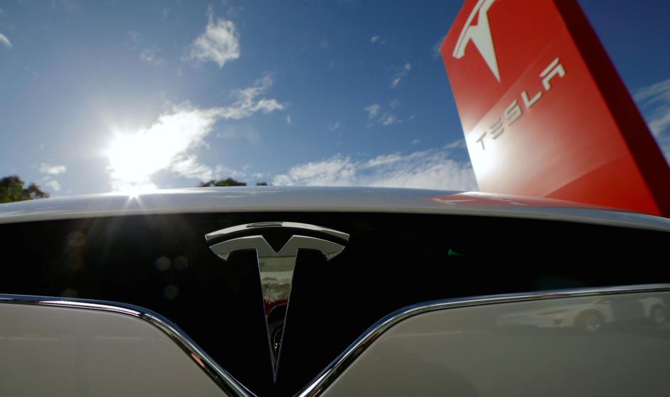 Wall Street bez zmian, Tesla w centrum uwagi, Intel pociągnął w górę spółki IT