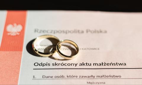 Tyle małżeństw jednopłciowych wpisano już do polskich rejestrów. Znamy dane