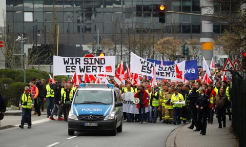 Poniedziałkowe strajki w Niemczech. Obejmą kolej, lotniska i autostrady