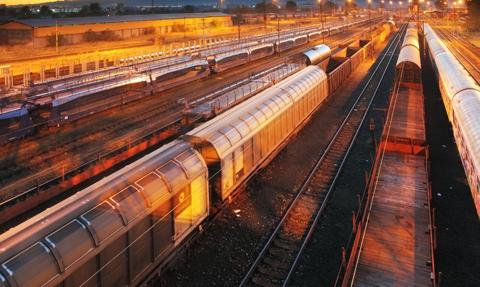 Przewozy pasażerskie biją rekordy, ale transport towarowy na kolei nadal w stagnacji
